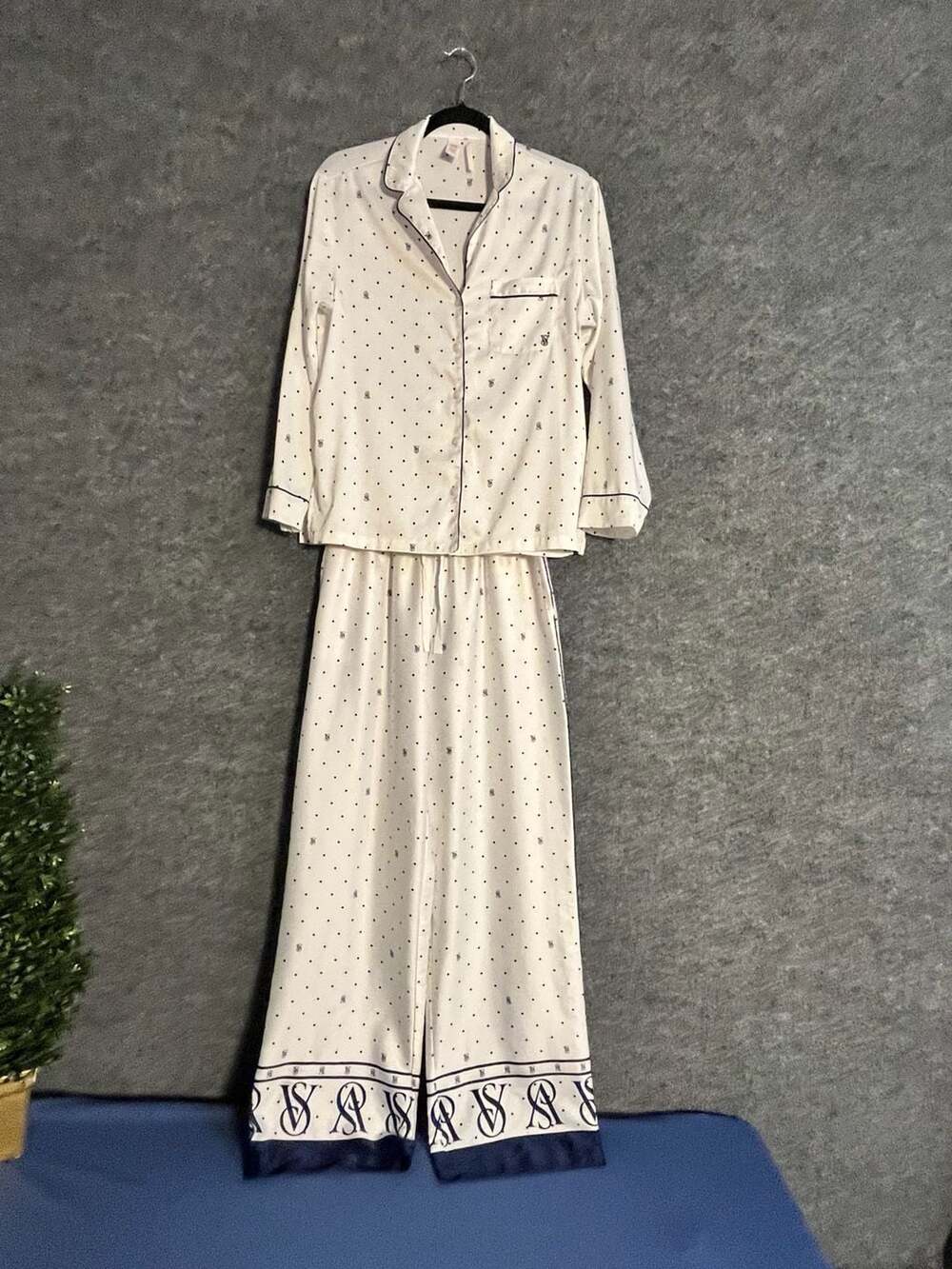 Victoria's Secret Satin Polka Dot Long Pajama Set
003